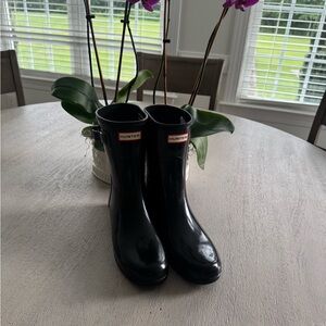 Hunter Glossy refined Black Boots Sz 9